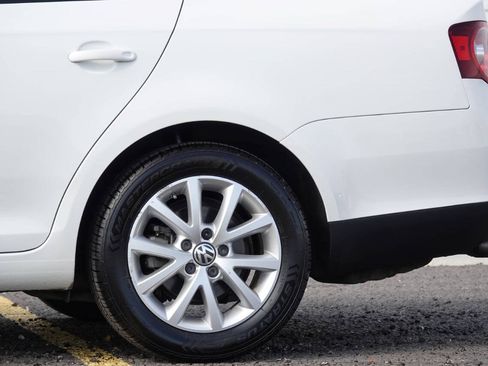 Used 2010 Volkswagen Jetta Limited Edition FWD image 19