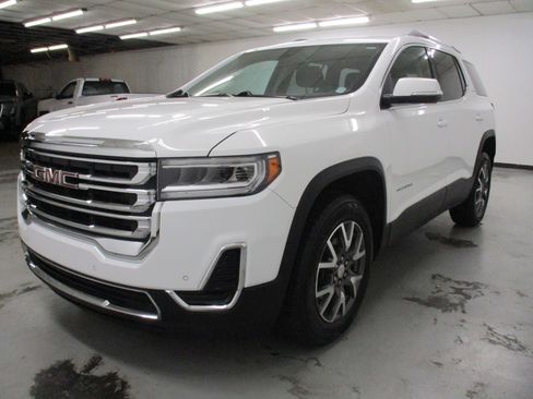 Certified 2023 GMC Acadia SLE w/ Driver Convenience Package image 3