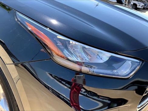 Used 2023 Toyota Highlander LE FWD image 27