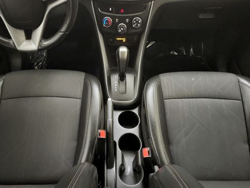 Used 2019 Chevrolet Trax LT w/ LT Convenience Package AWD/4WD image 24