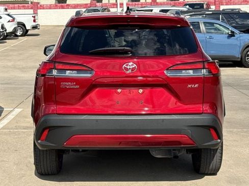 Used 2025 Toyota Corolla Cross XLE FWD image 5