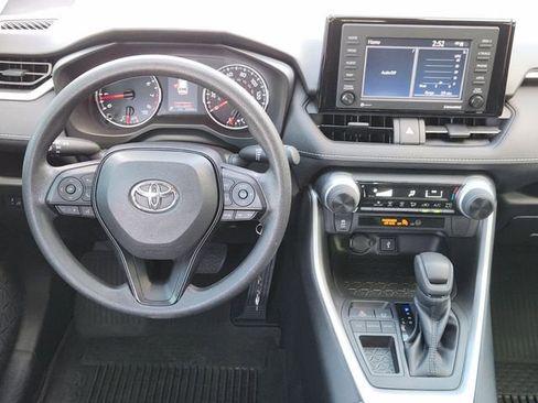 Used 2022 Toyota RAV4 LE FWD image 21