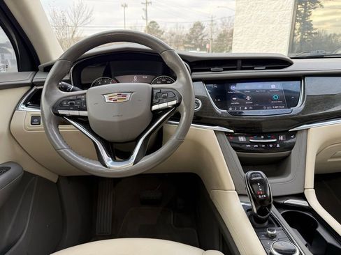 Used 2020 Cadillac XT6 Premium Luxury image 9