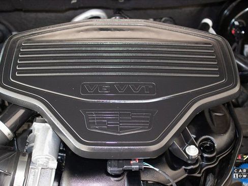 Used 2025 Cadillac XT6 Premium Luxury image 4