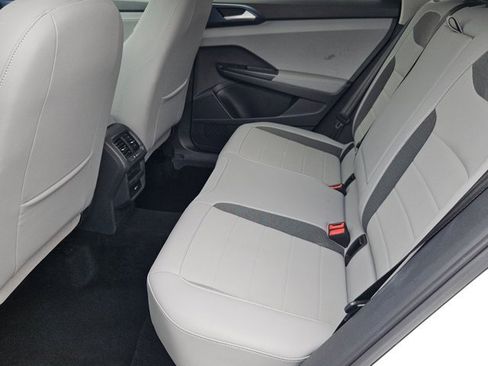 Used 2024 Volkswagen Taos SE image 28