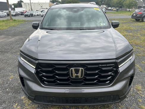 Used 2025 Honda Pilot Black Edition image 3