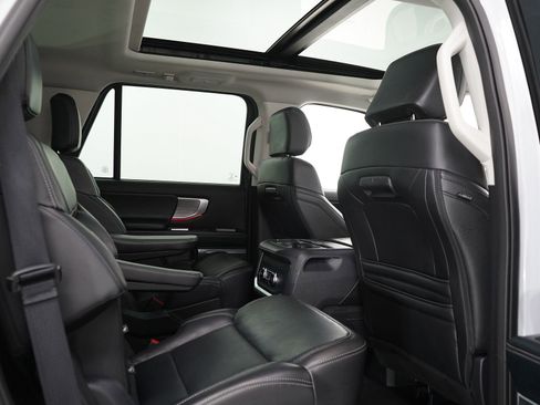 Used 2025 Ford Expedition Platinum AWD/4WD image 18