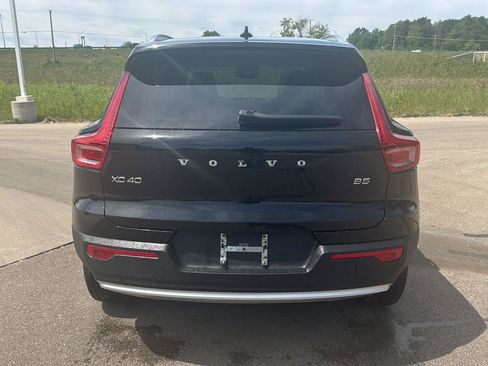 Used 2023 Volvo XC40 B5 Plus w/ Climate Package AWD/4WD image 4