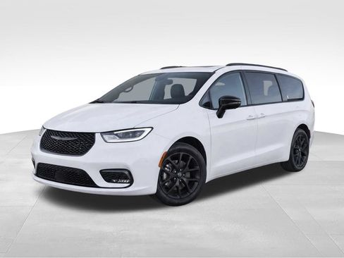 Used 2025 Chrysler Pacifica Limited FWD image 3