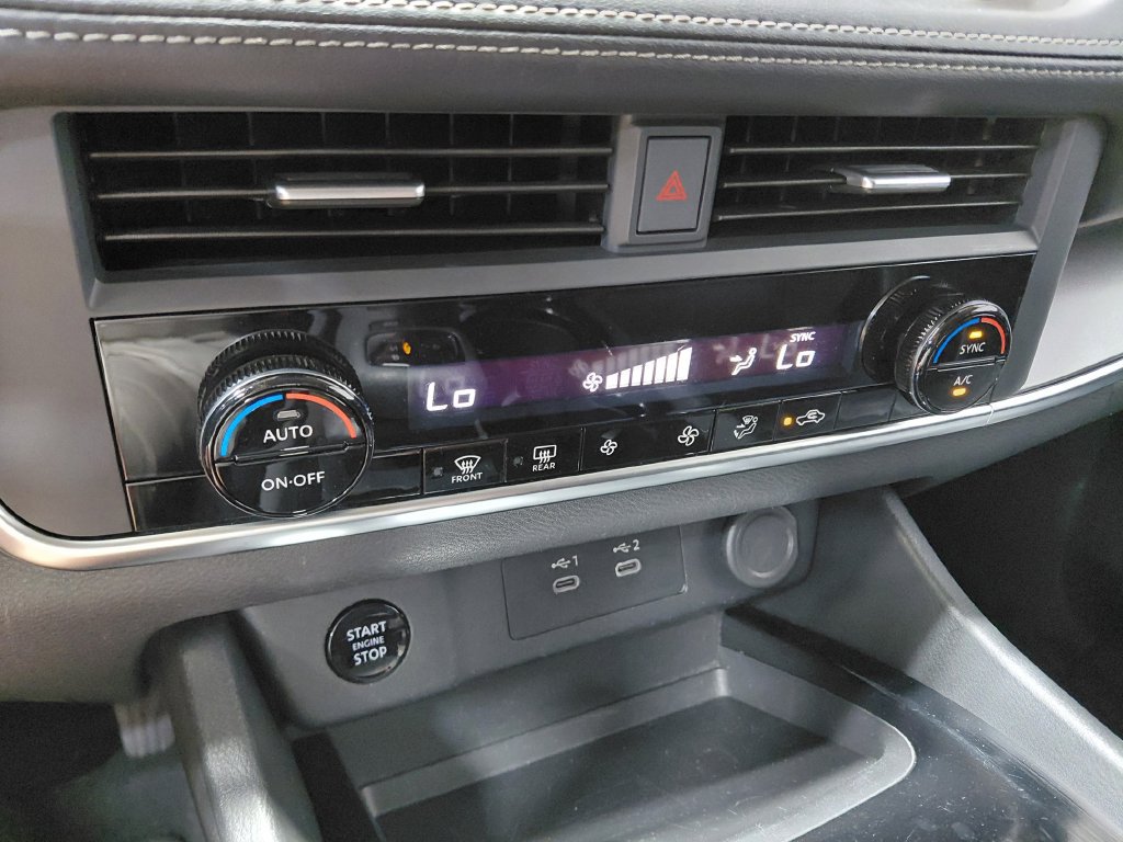 Used 2024 Nissan Rogue SV FWD image 29