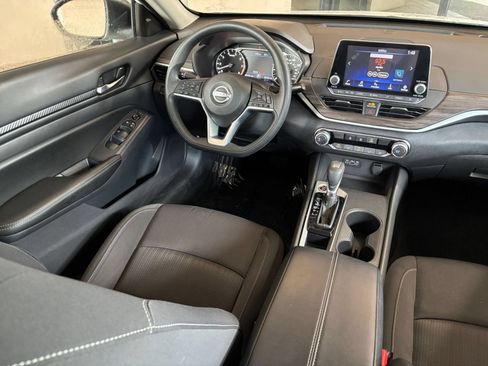 Used 2025 Nissan Altima 2.5 SV FWD image 29