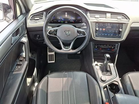 Used 2024 Volkswagen Tiguan SE R-Line AWD/4WD image 2