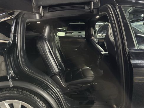 Used 2018 Tesla Model X 75D image 36