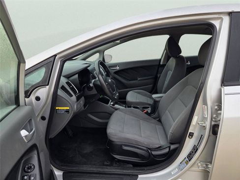 Used 2018 Kia Forte LX w/ LX Rear Camera Package image 12