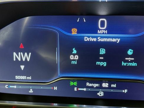 Used 2023 Chevrolet Suburban Premier image 13