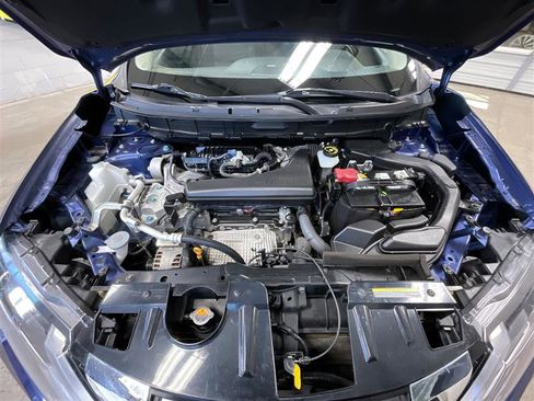 Used 2020 Nissan Rogue SV w/ Sun & Sound Touring Package FWD image 9