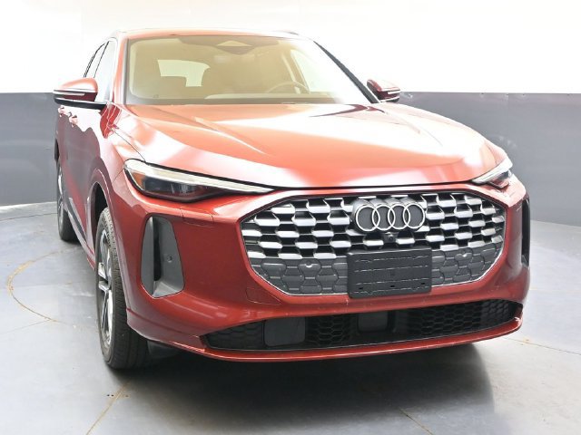 Used 2025 Audi Q5 Premium Plus w/ Premium Plus AWD/4WD image 8