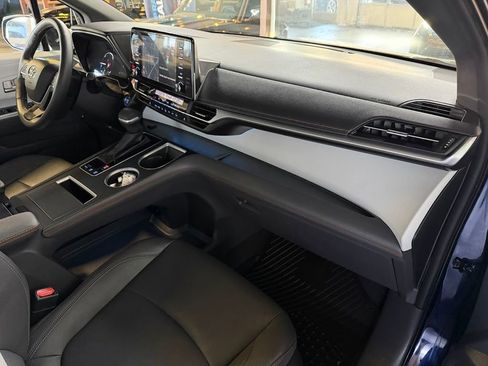 Used 2024 Toyota Sienna XSE AWD/4WD image 13
