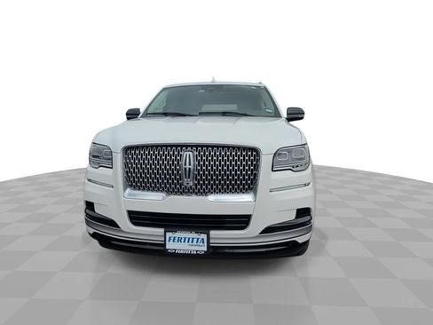 Used 2024 Lincoln Navigator Premiere AWD/4WD image 3