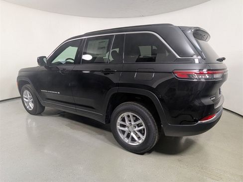 New 2025 Jeep Grand Cherokee Laredo X w/ Luxury Tech Group I image 5