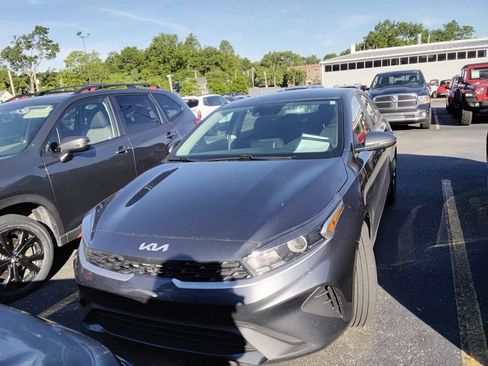 Used 2024 Kia Forte LXS w/ LXS Technology Package FWD image 12