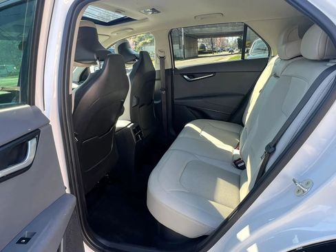 Used 2023 Kia Niro EX Touring FWD image 27
