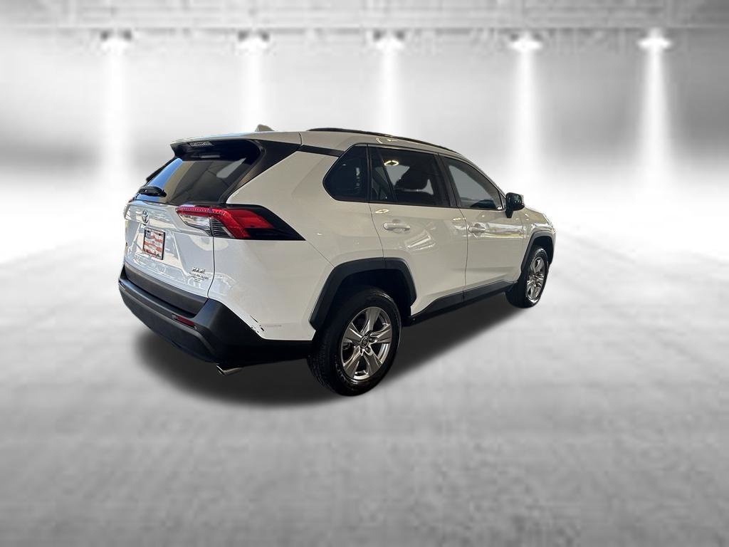 Used 2022 Toyota RAV4 XLE w/ Convenience Package FWD image 4