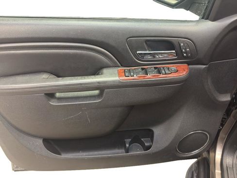 Used 2013 Chevrolet Suburban LTZ image 13