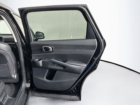 Used 2024 Kia Sorento S image 31