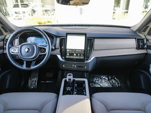 Used 2026 Volvo XC90 B6 Plus w/ Protection Package Premier AWD/4WD image 14