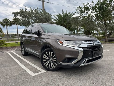 Used 2019 Mitsubishi Outlander LE AWD/4WD image 1