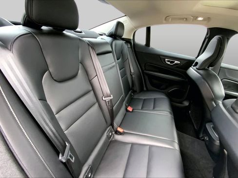 Used 2023 Volvo S60 B5 Core FWD image 19