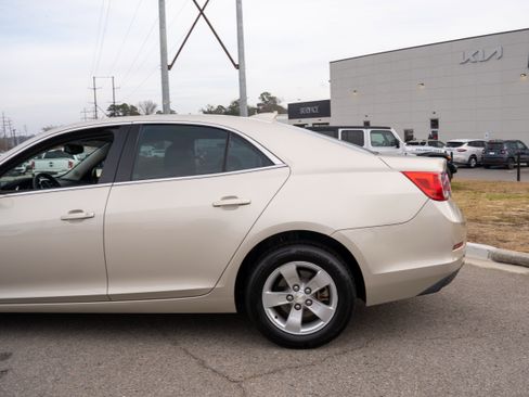 Used 2015 Chevrolet Malibu LT image 19