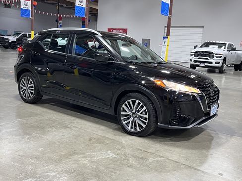 Used 2021 Nissan Kicks SV image 7