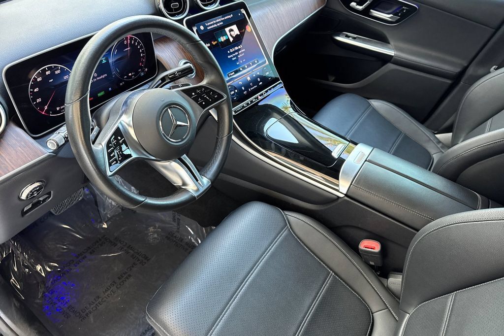 Used 2025 Mercedes-Benz GLC 350e 4MATIC image 12