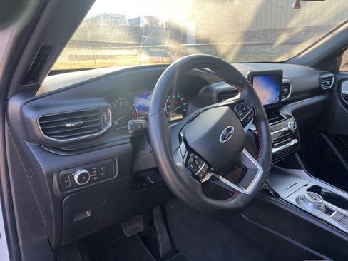 Used 2022 Ford Explorer ST-Line image 11