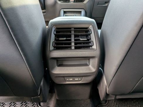 New 2026 Volkswagen Tiguan SE R-Line image 17