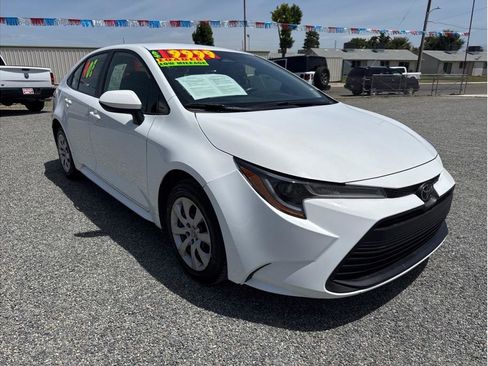 Used 2023 Toyota Corolla LE FWD image 3