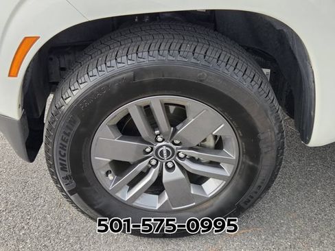 Used 2025 Nissan Frontier SV RWD image 17