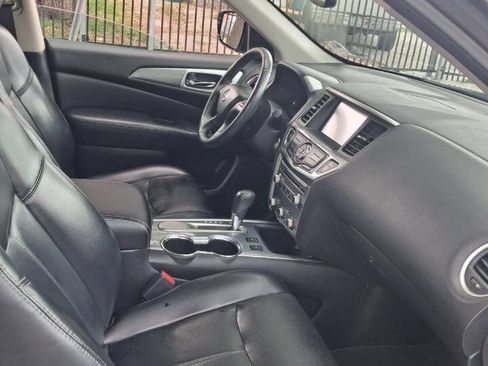 Used 2017 Nissan Pathfinder SL w/ Trailer Tow Package FWD image 4