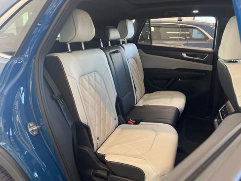 New 2025 Volkswagen Atlas Cross Sport SEL Premium R-Line image 25