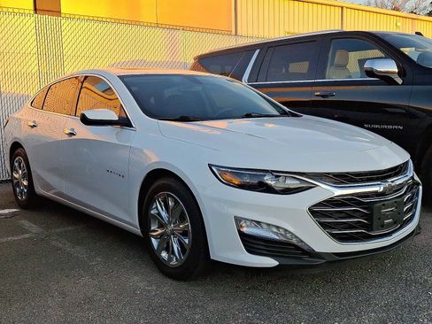 Used 2019 Chevrolet Malibu LT image 2