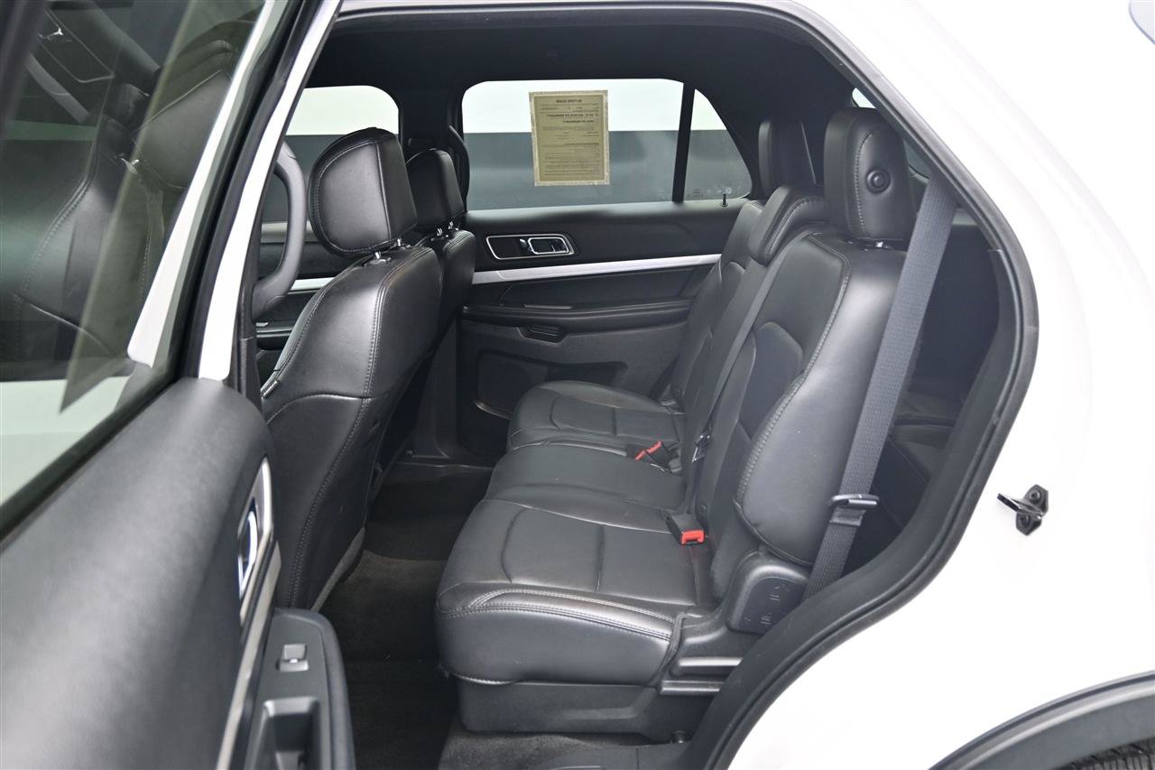 Used 2017 Ford Explorer XLT w/ Equipment Group 202A AWD/4WD image 10