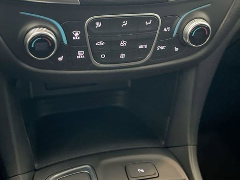 Used 2023 Chevrolet Equinox LT w/ Driver Convenience Package AWD/4WD image 19