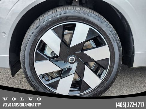 Certified 2025 Volvo XC60 T8 Plus w/ Protection Package Premier image 11