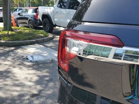 Certified 2023 GMC Acadia Denali w/ Black Diamond Edition FWD image 28