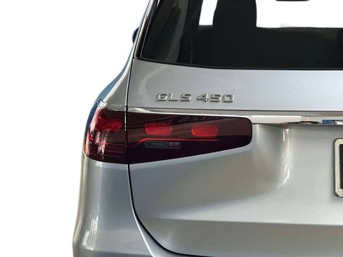 Used 2025 Mercedes-Benz GLS 450 4MATIC image 32