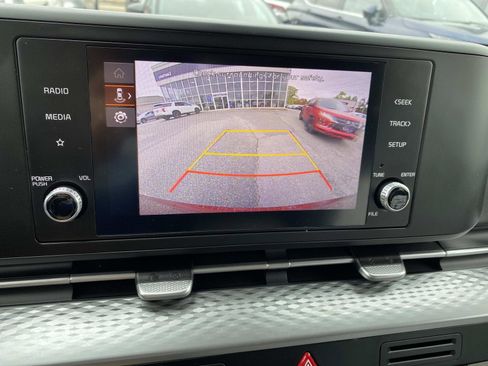 Used 2024 Kia Carnival LX FWD image 12
