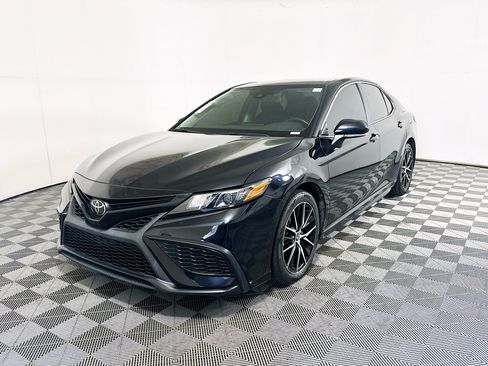 Used 2023 Toyota Camry SE FWD image 7