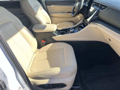 Certified 2024 Jeep Grand Cherokee L Limited image 23